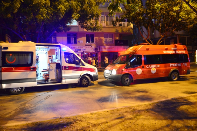 Adana'da ev yangını: 1 ölü, 3 yaralı